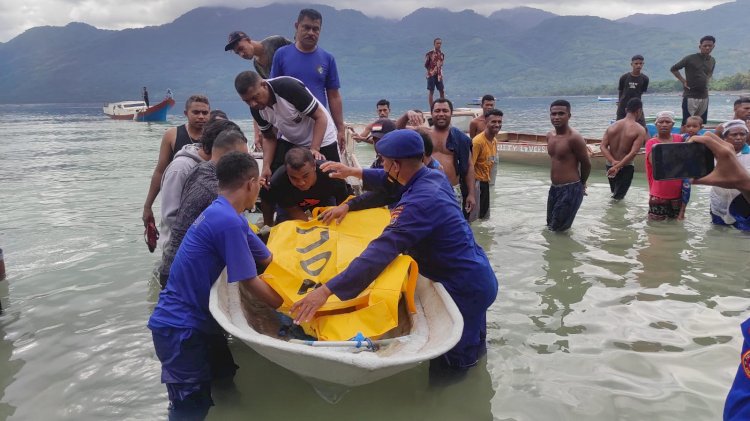 Polres Alor Bantu Evakuasi Sesosok Jenazah di Perairan Pantai Wisata Maimol