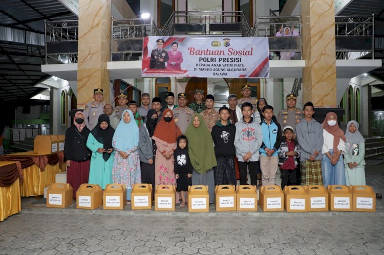 Kapolda NTT Beri Bansos Kepada Anak Yatim Piatu di Masjid Agung Baiturrahman Al-Guraba Bajawa