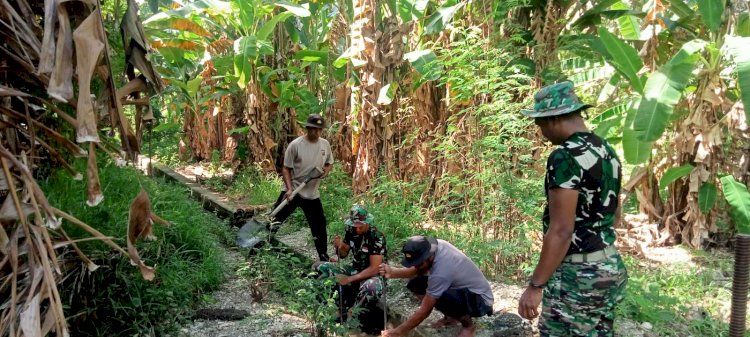 Sinergitas TNI - Polri Berdayakan lahan Kosong di Mako Polsek Altim Polres Alor 