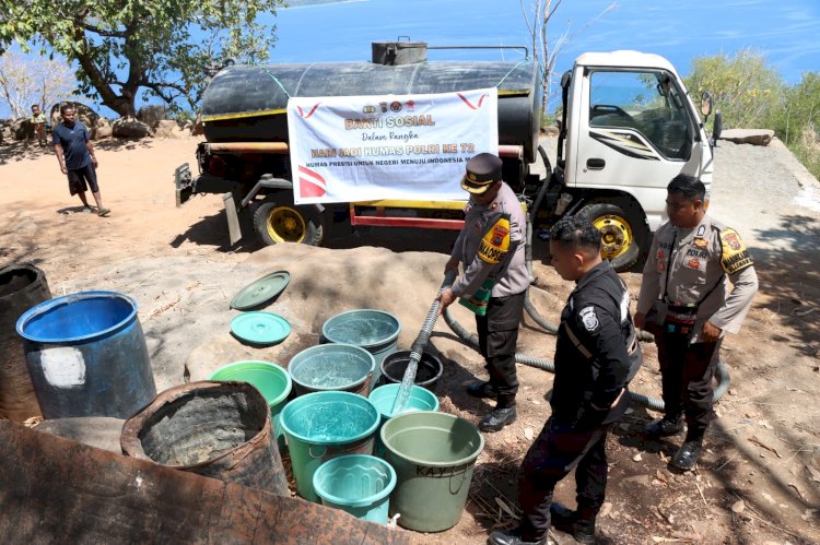 Jelang Hari Jadi Humas Polri Ke-72, Polres Alor Distribusi Air Bersih Ke Desa Takpala