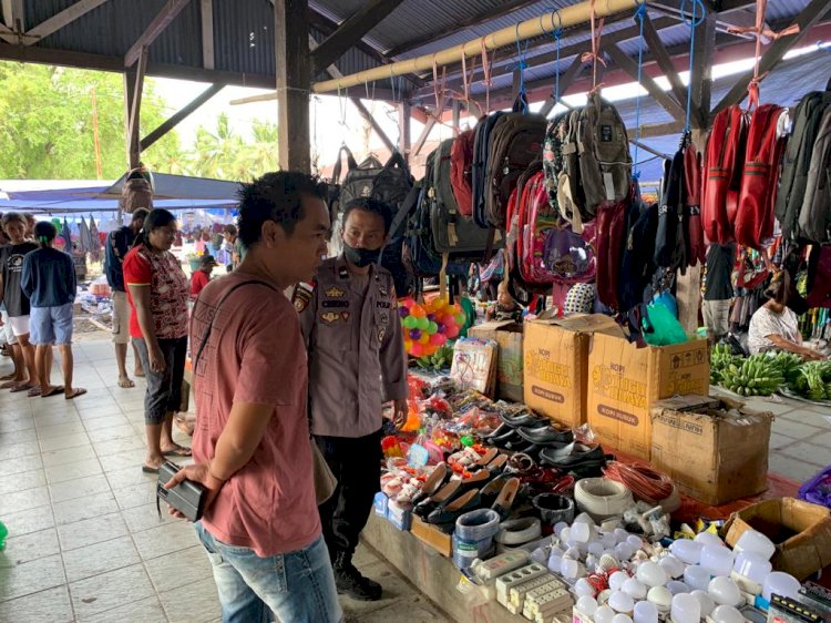 Patroli Kamtibmas di Pasar Rakyat Maritaing: Polsek Alor Timur Siapkan Langkah Antisipasi Natal dan Tahun Baru