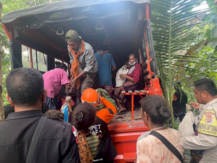 Polda NTT Bergerak Cepat: Evakuasi Korban Erupsi Gunung Lewotobi di Lewodulen