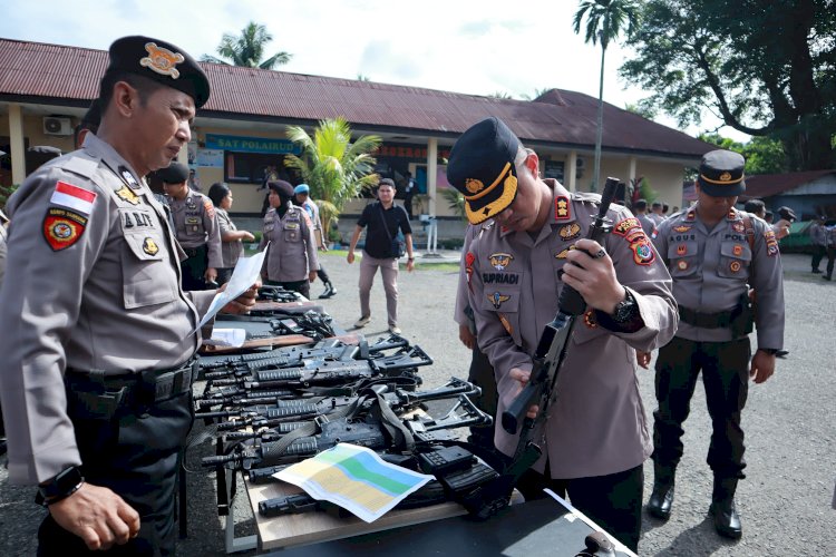 Cek Senpi Personel, Kapolres Alor Pastikan Seluruhnya Tertib Administrasi