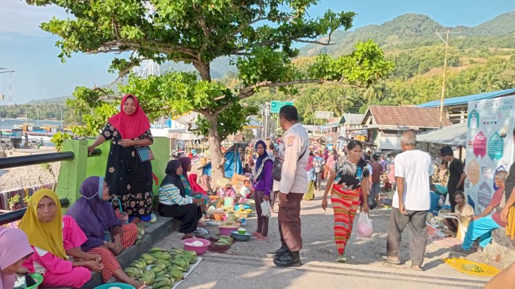 Patroli dan Pengamanan Polsubsektor Pantar Timur di Pasar Tradisional Bakalang, Berikan Rasa Aman dan Nyaman bagi Warga