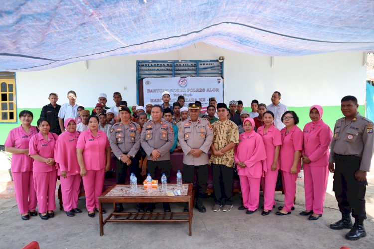 Polres Alor Berikan Bantuan Sosial dalam Rangka Peringatan Hari Bhayangkara ke-78