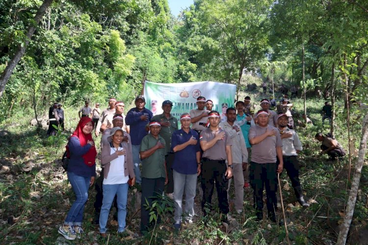 Jelang Hari Bhayangkara ke-78, Polres Alor Gelar Aksi Penanaman Pohon