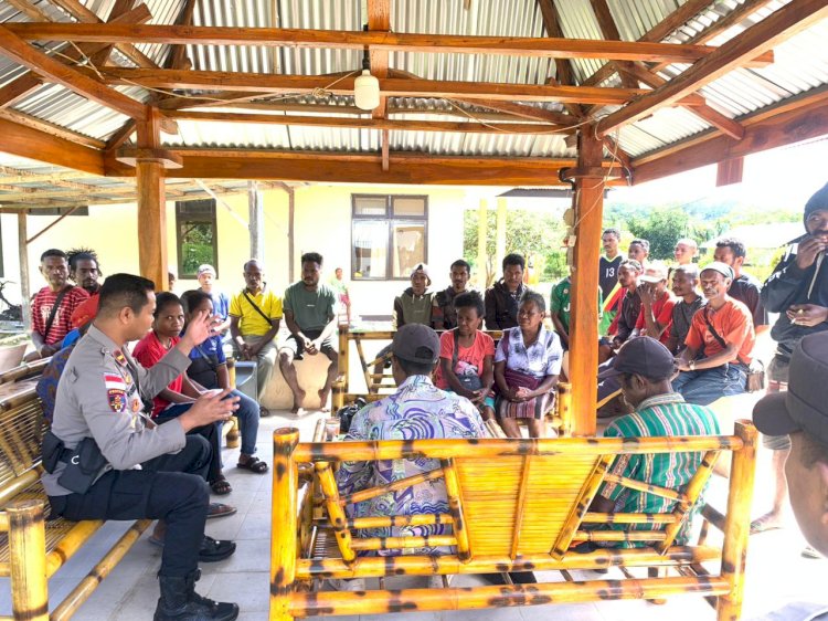 Kegiatan Jumat Curhat Polsek Alor Selatan Bersama Warga Desa Talwai