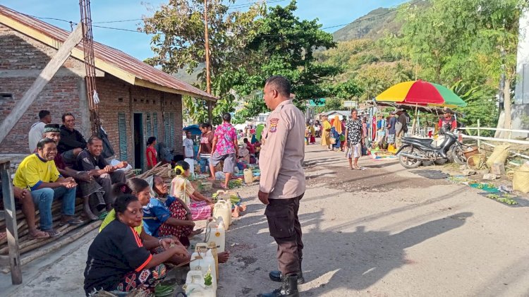 Patroli dan Pengamanan Pasar Tradisional Bakalang oleh Polsubsektor Pantar Timur