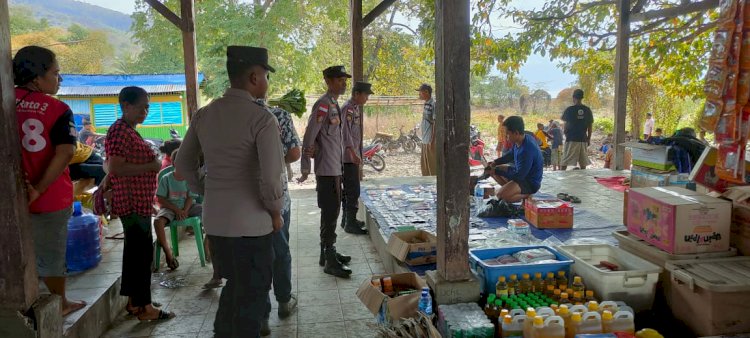 Gelar Patroli dan Pengamanan Pasar Rakyat Maritaing, Polsek Alor Timur Memberikan Pesan-pesan Kamtibmas