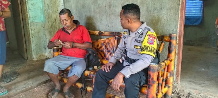 Bhabinkamtibmas Bripka Abraham Lily Laksanakan Patroli Dialogis di Desa Lawahing untuk Pantau Kamtibmas