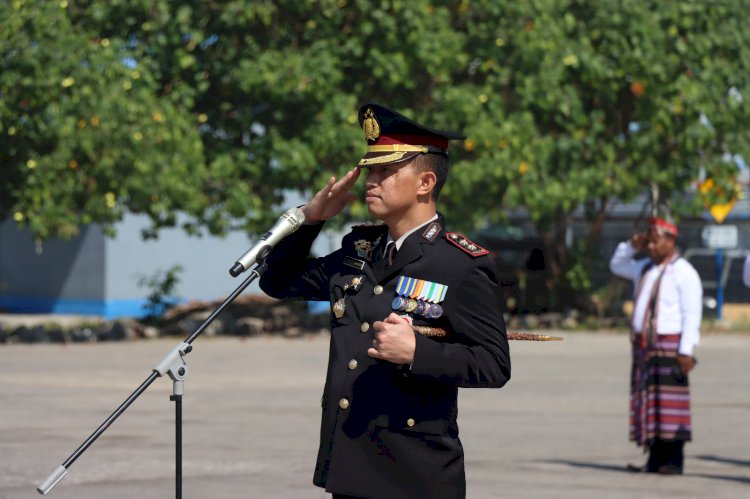 Kapolres Alor Pimpin Upacara Tabur Bunga di Pelabuhan Dulionong