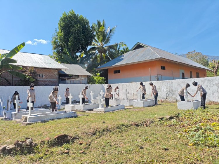 Polwan Polres Alor Gelar Ziarah ke Makam Pahlawan dan Senior Polwan, Peringati Hari Jadi ke-76 Polwan RI