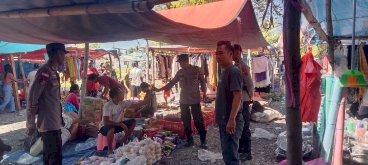 Polsek Alor Timur Gelar Patroli dan Pengamanan di Pasar Rakyat Maritaing, Himbau Pentingnya Kamtibmas