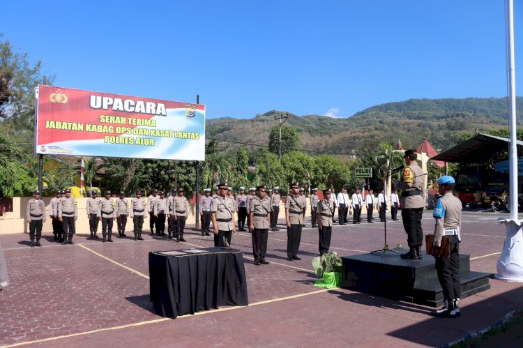 Polres Alor Gelar Upacara Serah Terima Jabatan Kabag Ops dan Kasat Lantas Polres Alor