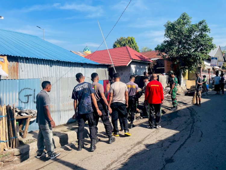 TNI/Polri Bersama Pemda dan Masyarakat Kelurahan Nusa Kenari Gelar Kerja Bhakti di Pasar Inpres