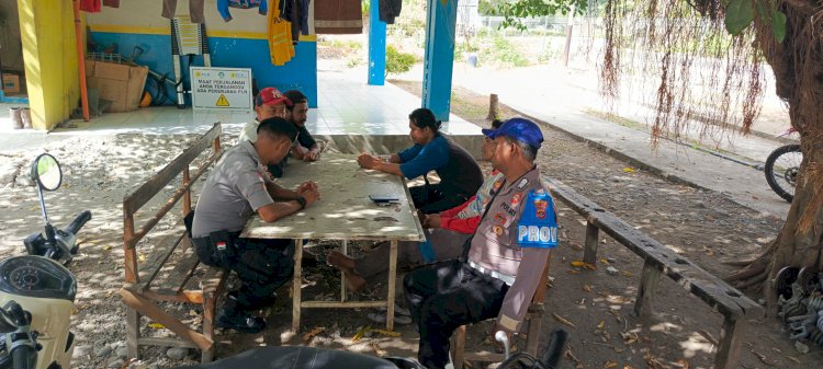 Polsek Alor Timur Gelar Patroli Dialogis di PLTD Maritaing, Tekankan Pentingnya Menjaga Kamtibmas