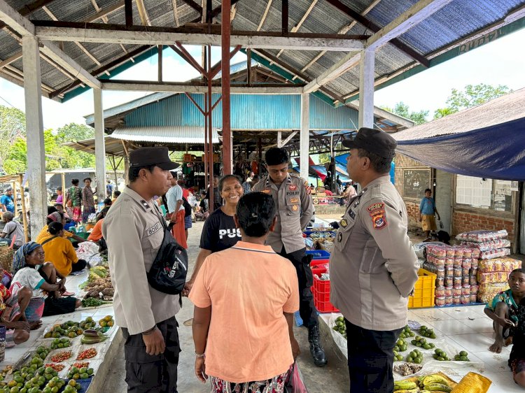 Polsek Alor Selatan Lakukan Patroli Pengamanan di Pasar Rakyat Apui, Pastikan Keamanan dan Ketertiban Masyarakat