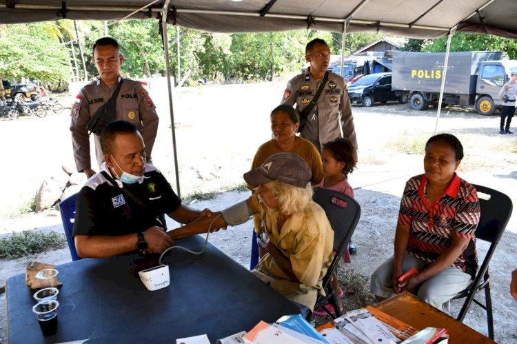 Polda NTT Peduli Kesehatan: Gelar Pemeriksaan Gratis untuk Warga Terdampak Konflik di Flores Timur