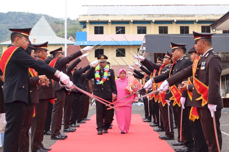 Memasuki Masa Purnabakti AKP Rasid Blegur, Polres Alor Gelar Upacara Penyerahan Jabatan dan Gerbang Pora