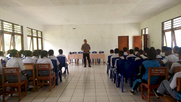 Satuan Binmas Polres Alor Gelar Sosialisasikan Kamtibmas dan Kenakalan Remaja di SMA Negeri Likuatang