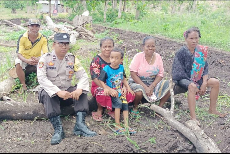 Bhabinkamtibmas Desa Dulolong Gelar Patroli Sambang, Ajak Warga Jaga Keamanan