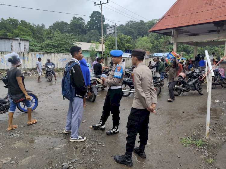 Polsek Alor Timur Laut Gelar Patroli Dialogis dan Pengamanan di Pasar Rakyat Nailang