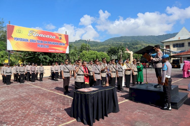 Kapolres Alor Pimpin Upacara Serah Terima dan Pengukuhan Jabatan Perwira di Lingkup Polres Alor