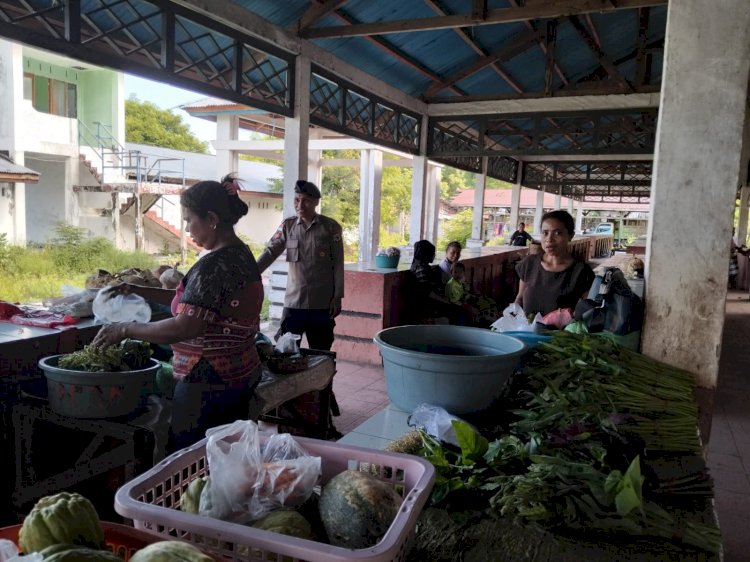 Polsek Abal Gelar Patroli Dialogis di Pasar Kokar, Sampaikan Himbauan Kamtibmas dan Antisipasi Cuaca Ekstrem