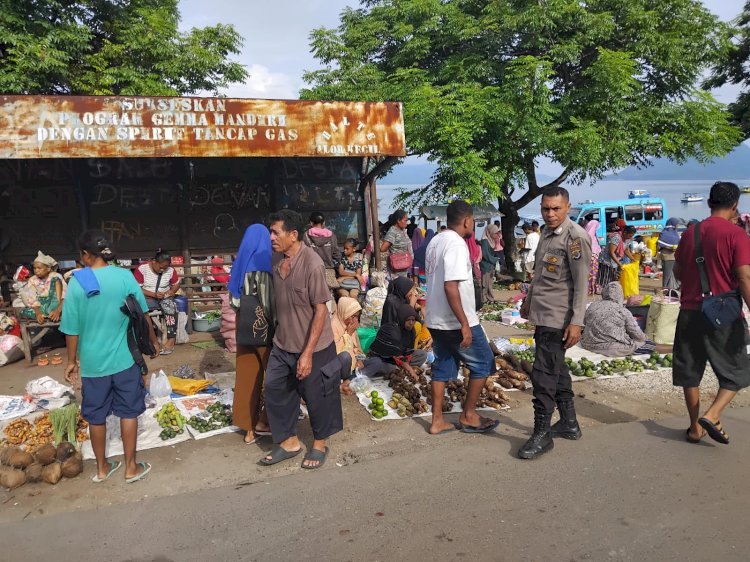 Kanit Binmas Polsek Abal Gelar Patroli Dialogis di Pasar Alor Kecil, Ajak Warga Jaga Kamtibmas