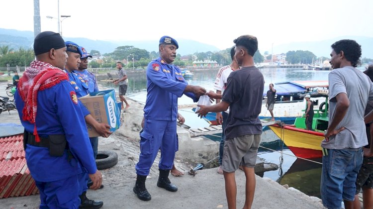 Satpolairud Polres Alor Berbagi Takjil, Tebar Kebahagiaan di Bulan Suci Ramadan