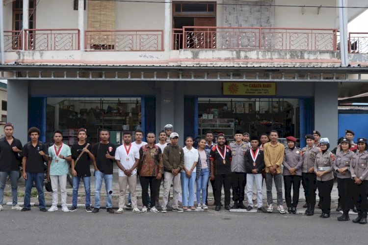 Semarakkan Ramadhan 1446 H, Polres Alor dan GMNI Berkolaborasi Bagikan Takjil