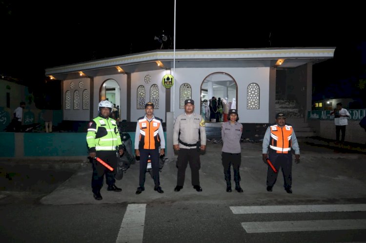 Polres Alor Amankan Sholat Tarawih di Masjid Prioritas Kecamatan Teluk Mutiara