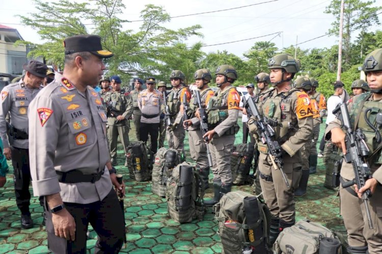 Kapolda Papua Barat Cek Kesiapan Personel dan Peralatan dalam Misi Kemanusiaan Operasi AB Moskona 2025