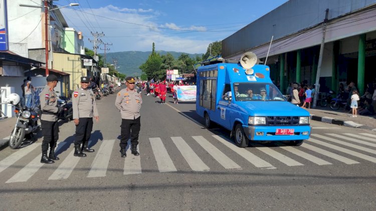 Wakapolres Alor Pimpin Langsung Pengamanan Pawai Karnaval Hardiknas 2025