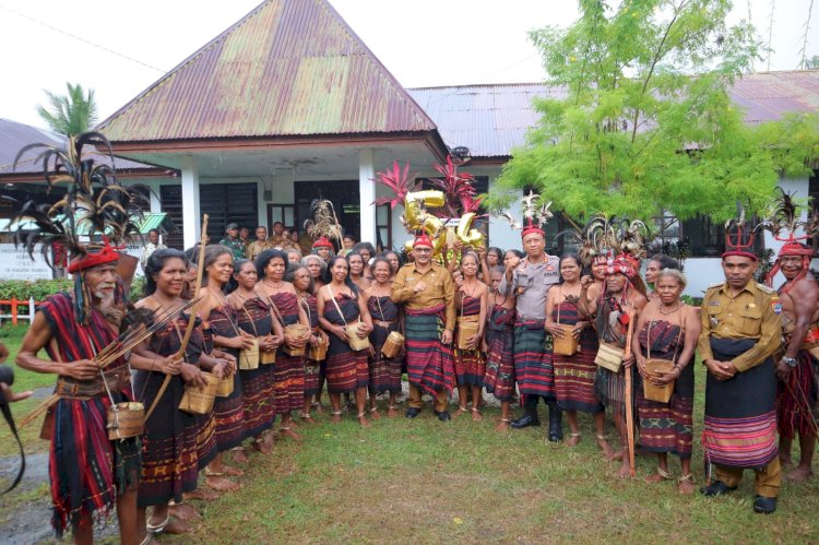 Kapolres Alor Dampingi Bupati dalam Kunjungan Kerja di Kecamatan Alor Tengah Utara