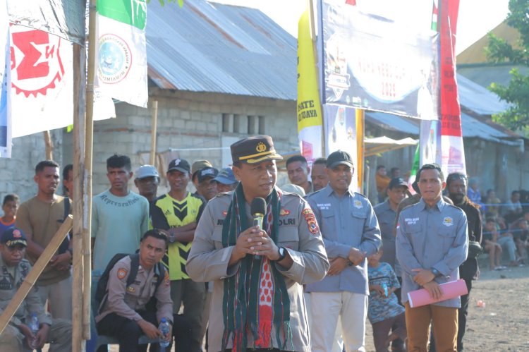 Kapolres Alor Hadiri Pembukaan Turnamen Sepak Bola Nuha Nebo Cup IV Tahun 2025 di Pulau Buaya