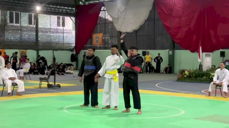 Personel Polres Lamongan, Bripda Sholeh Maulana, Raih Medali Emas di Pencak Silat Pangdivif 2 Cup 2025
