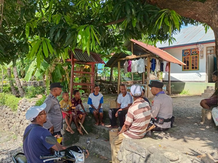 Polsek Alor Timur Gelar Patroli Dialogis di Kolana, Sampaikan Pesan Kamtibmas kepada Warga