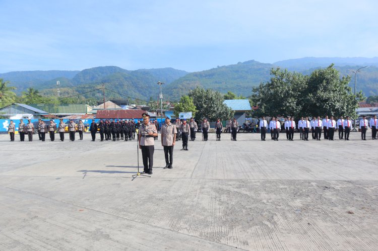 Kapolres Alor Pimpin Upacara Tabur Bunga di Pelabuhan Dulionong Peringati Hari Bhayangkara ke-79