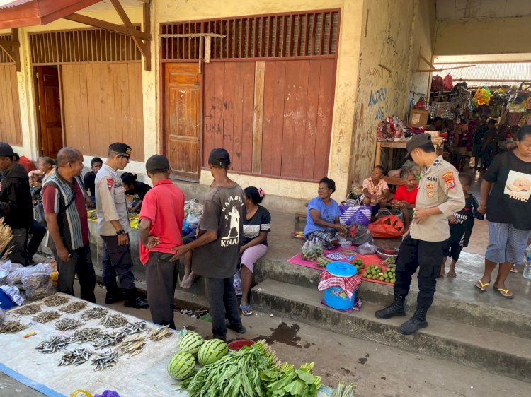 Polsek Alor Timur Laut Laksanakan Patroli Dialogis dan Pengamanan Pasar Rakyat Nailang