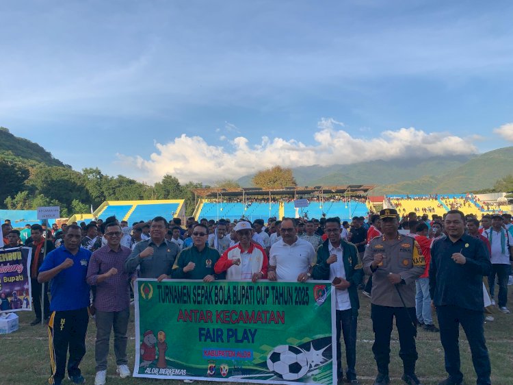 Kapolres Alor Hadiri Pembukaan Turnamen Sepak Bola Bupati Cup 2025 Antar Kecamatan se-Kabupaten Alor