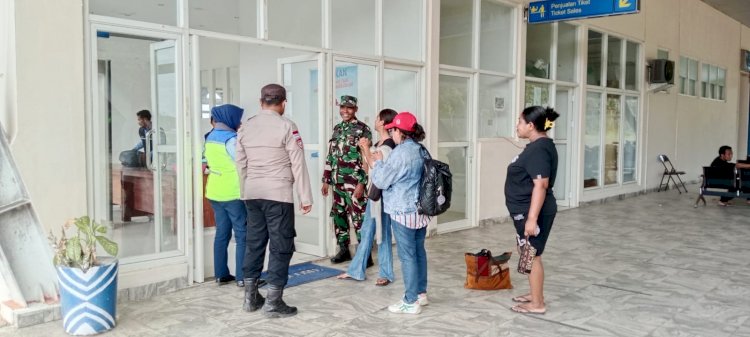 Polsek Pantar Laksanakan Pengamanan Kedatangan dan Keberangkatan Pesawat Susi Air di Bandara Kabir
