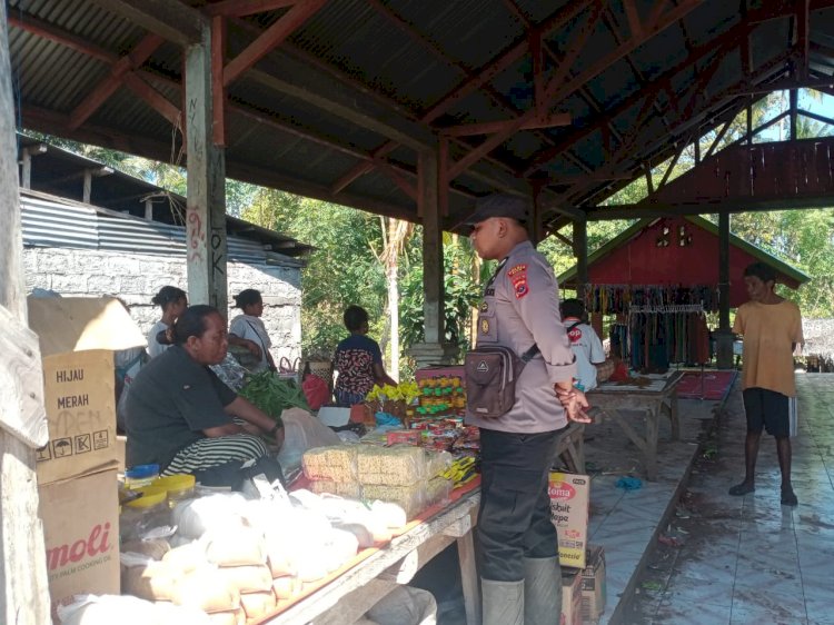 Polres Alor Laksanakan Patroli dan Pengamanan di Pasar Buraga untuk Jaga Stabilitas Kamtibmas
