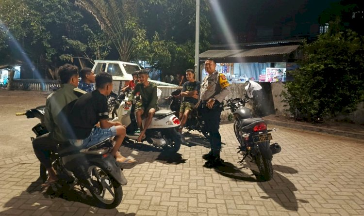 Bhabinkamtibmas Kalabahi Kota Imbau Anak Muda Tak Nongkrong Larut Malam Demi Cegah Gangguan Kamtibmas