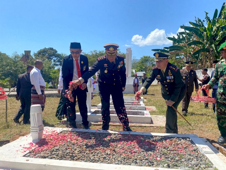 Polres Alor Hadiri Upacara Ziarah Nasional dan Tabur Bunga HUT RI ke-80 di Taman Makam Pahlawan Malua Galiau