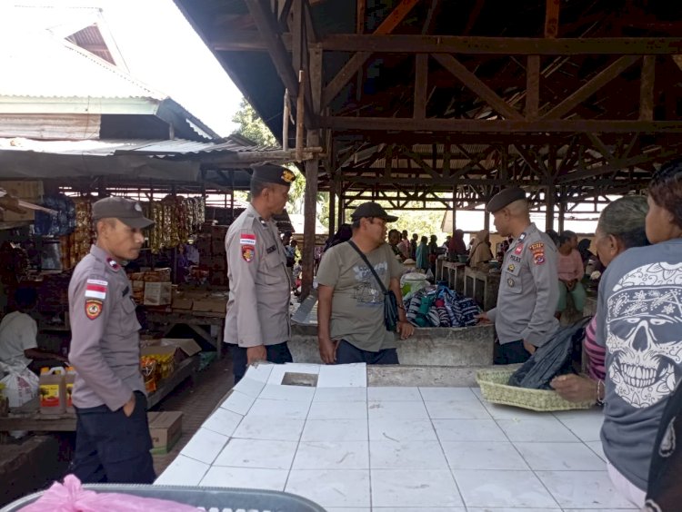 Polsek Alor Barat Daya Gelar Patroli dan Pengamanan di Pasar Rakyat Moru