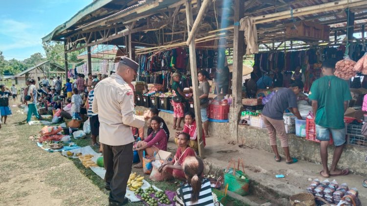 Polsek Alor Selatan Amankan Aktivitas Pasar di Kelaisi Timur