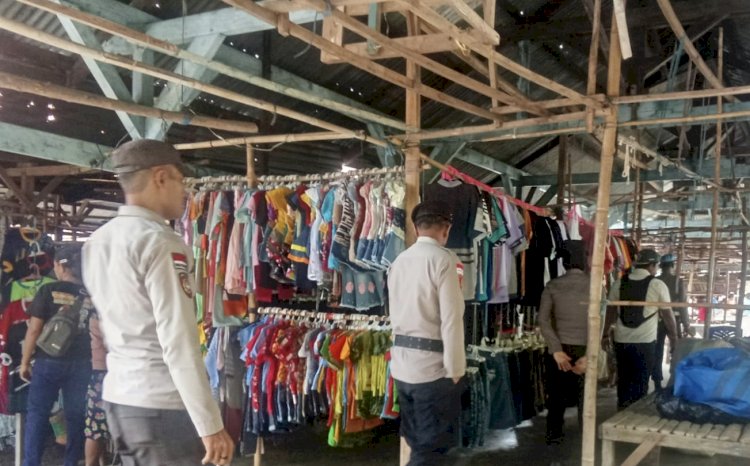 Polsek Alor Barat Daya Gelar Patroli dan Pengamanan di Pasar Rakyat Moru