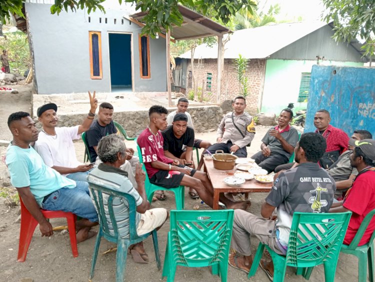 Bhabinkamtibmas Desa Teluk Kenari Jalin Kemitraan dengan Warga Lewat Patroli Dialogis