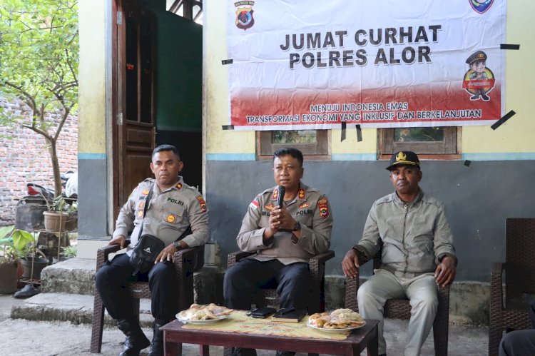 Kapolres Alor Dengarkan Aspirasi Warga Nusa Kenari Lewat Jumat Curhat
